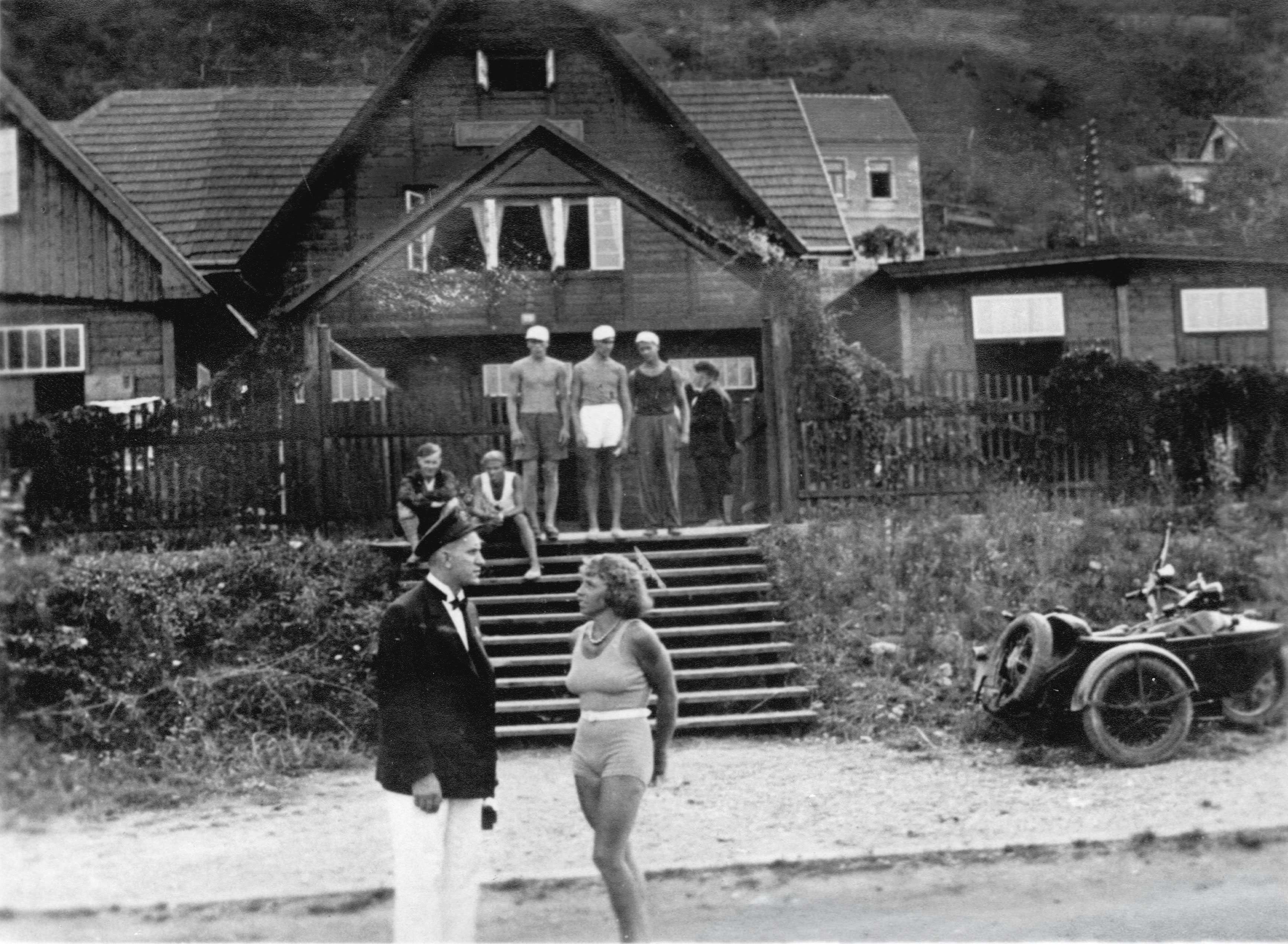 1932 Bootshaus mit seitlichen Bootshallen